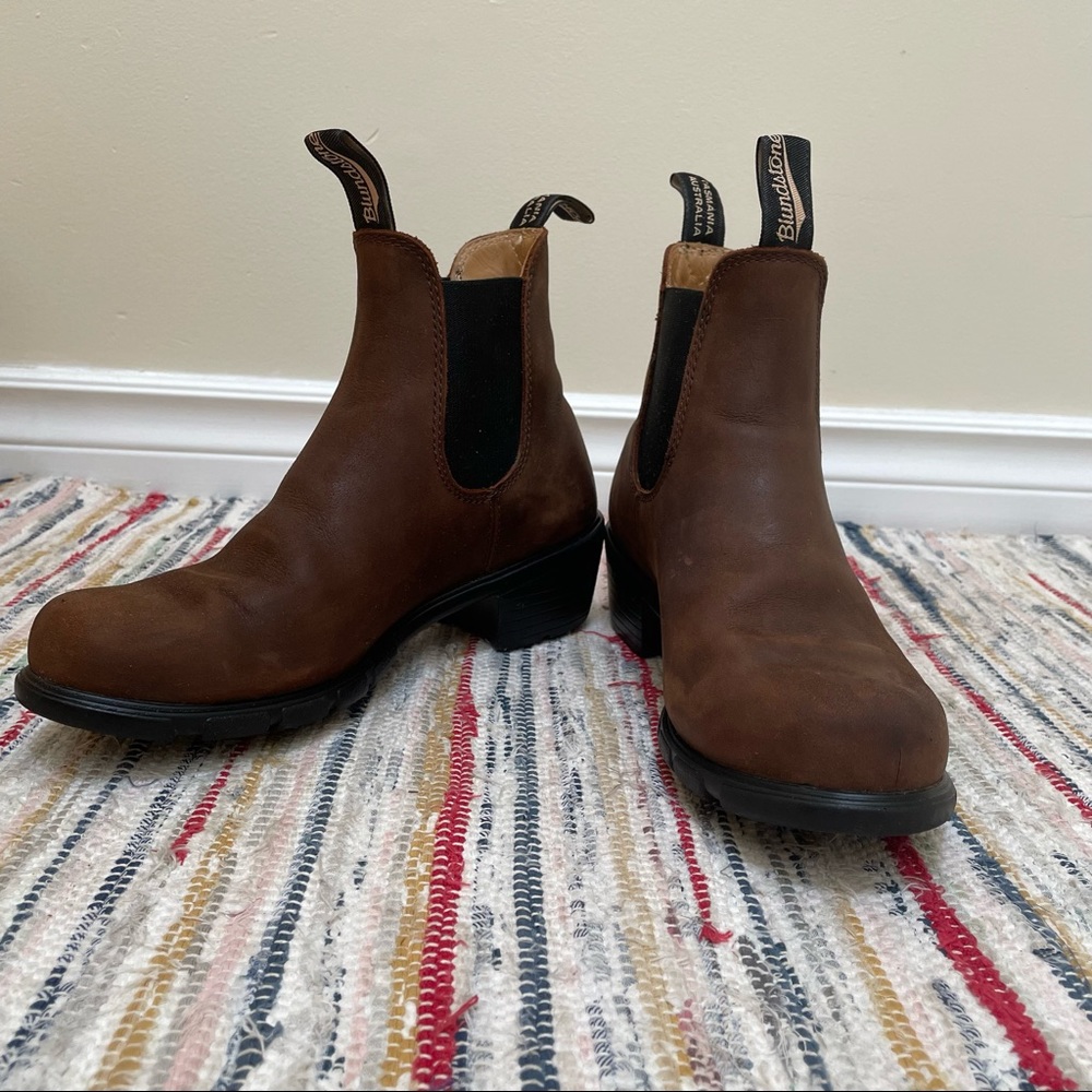 BLUNDSTONE | Women's Series Heel Chelsea Boot | US 9